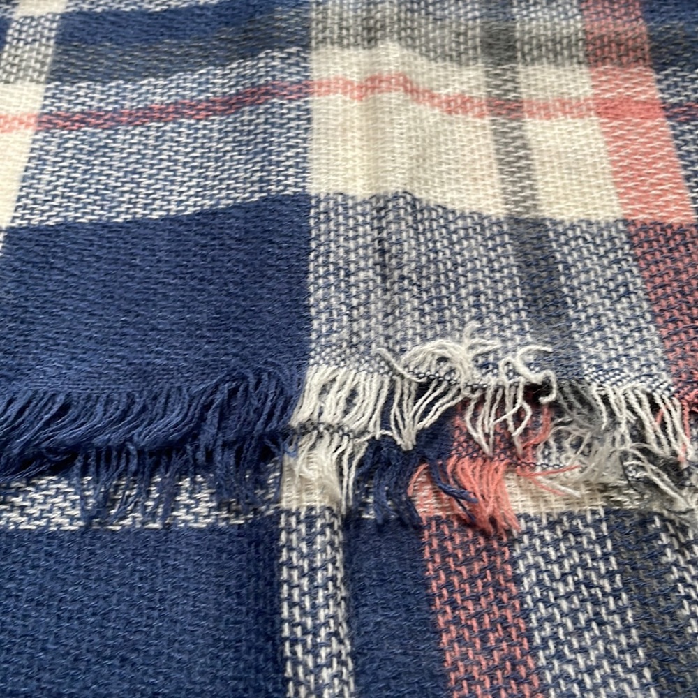 Women’s Scarf - Picture 2 of 3